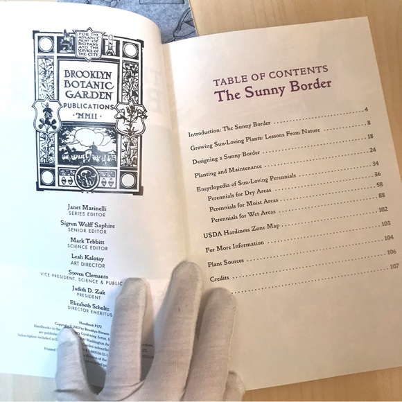 2 Gardening books from Brooklyn Botanic Garden. Each 112 pages. - Picture 8 of 14